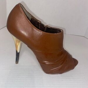 Ankle boots brown zip up side peep toe creased front 4” heel